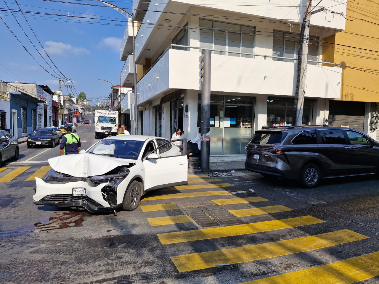 Accidente vial en Córdoba deja daños y tráfico en zona centro