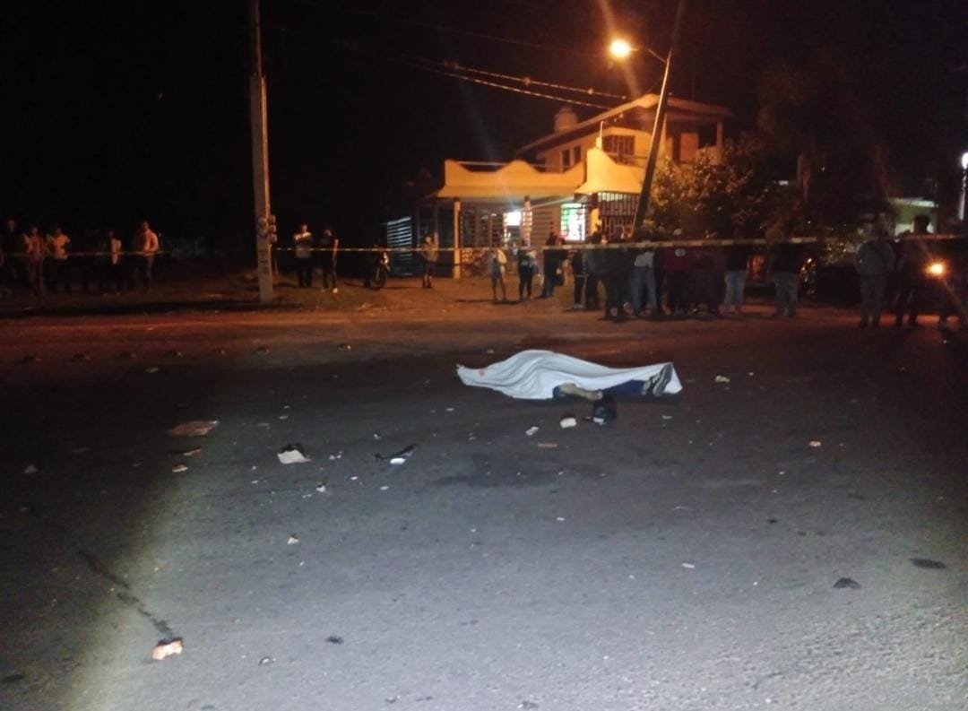 Accidente en Paso del Macho deja dos muertos y conductor huye