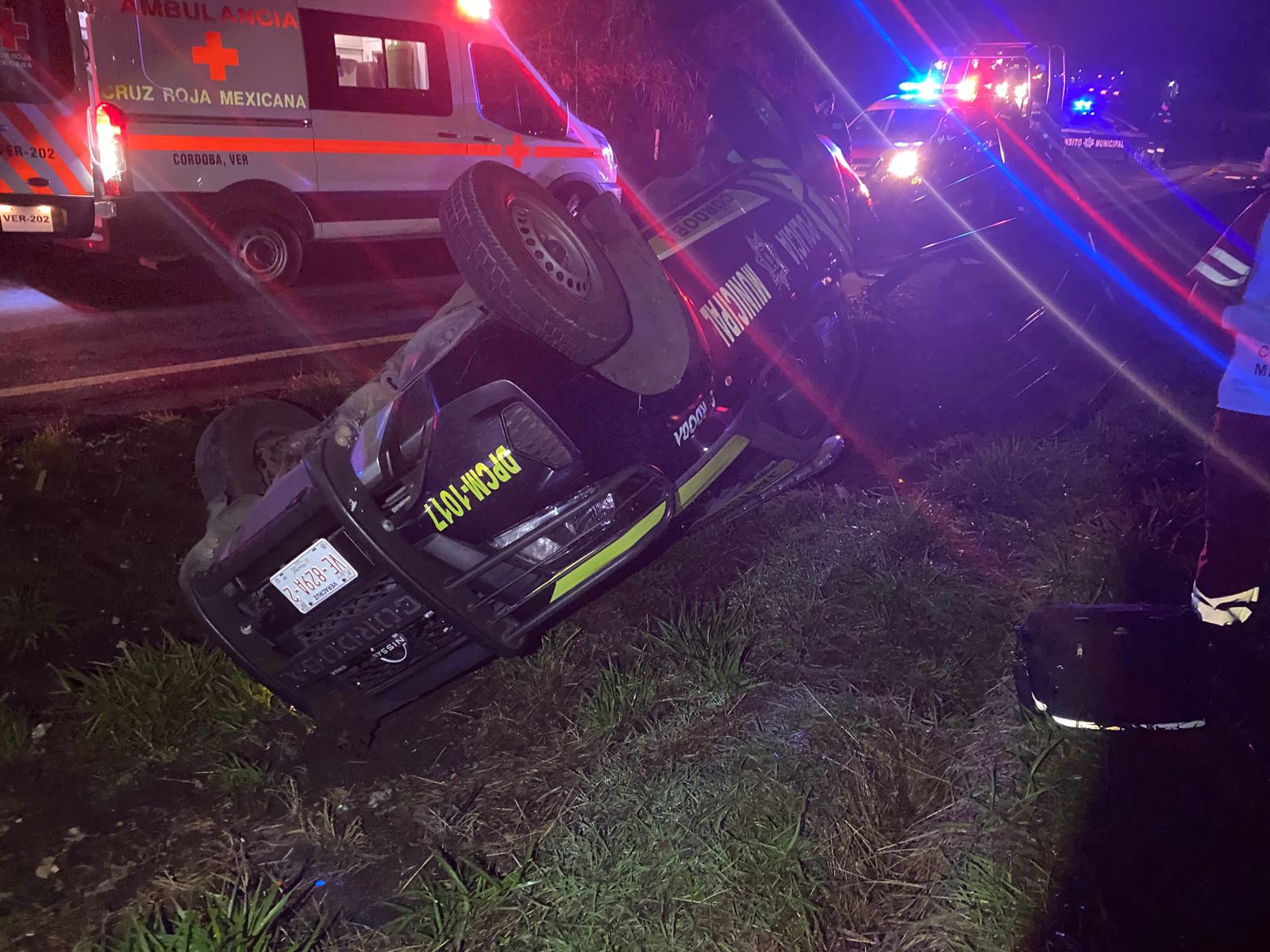 Patrulla volcó en Córdoba y deja cuatro policías lesionados