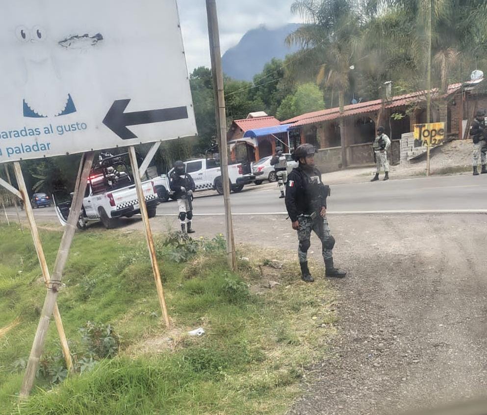 Operativo en Acultzingo deja detenido y cierre de la carretera Orizaba-Tehuacán
