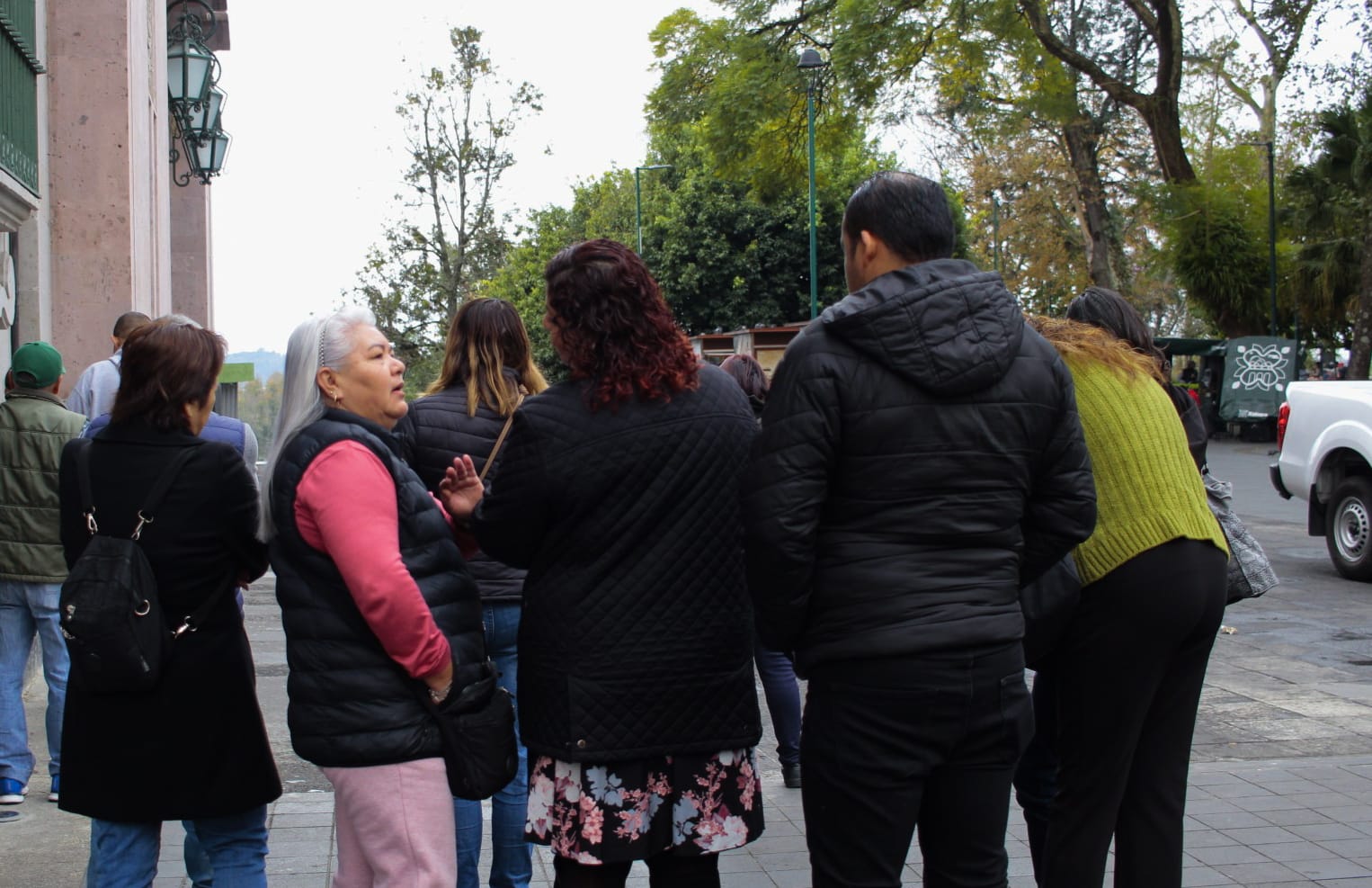 Personal administrativo de la UPAV acude a Palacio de Gobierno por adeudos