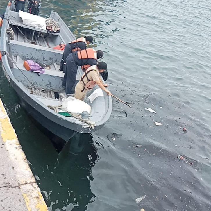 Marina atiende derrame de hidrocarburo en muelle Bicentenario