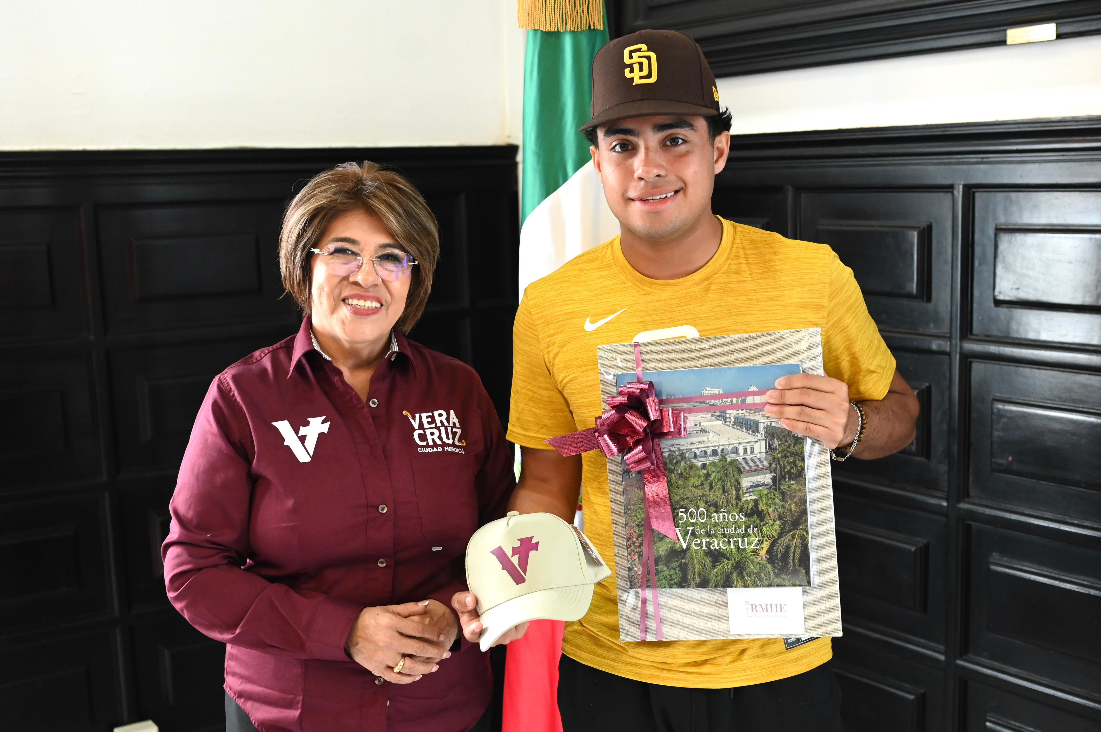 Respalda ayuntamiento de Veracruz proyección internacional del béisbol veracruzano