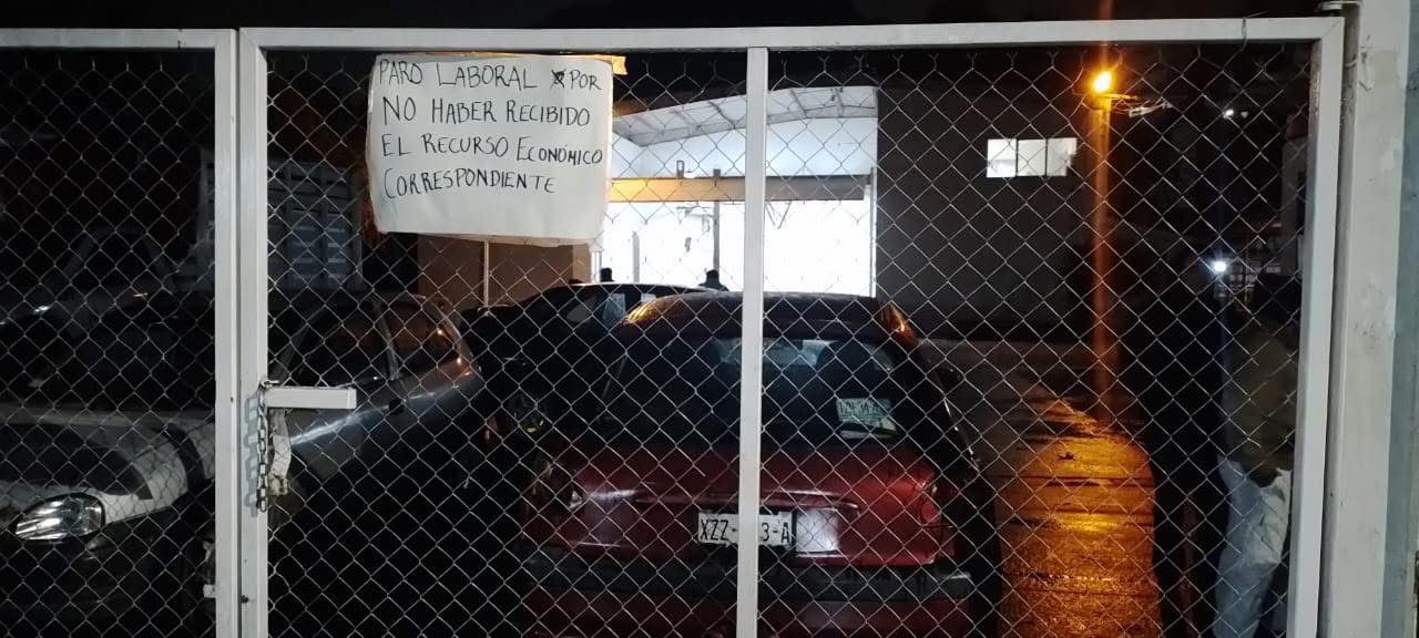 Trabajadores toman rastro municipal de Xalapa por falta de pago