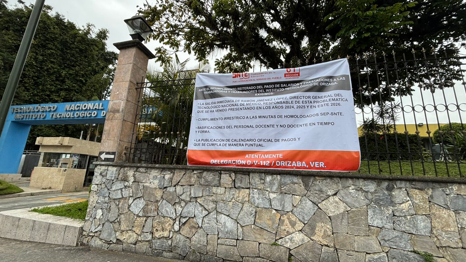 Trabajadores del TecNM Orizaba protestan por adeudos salariales desde 2024
