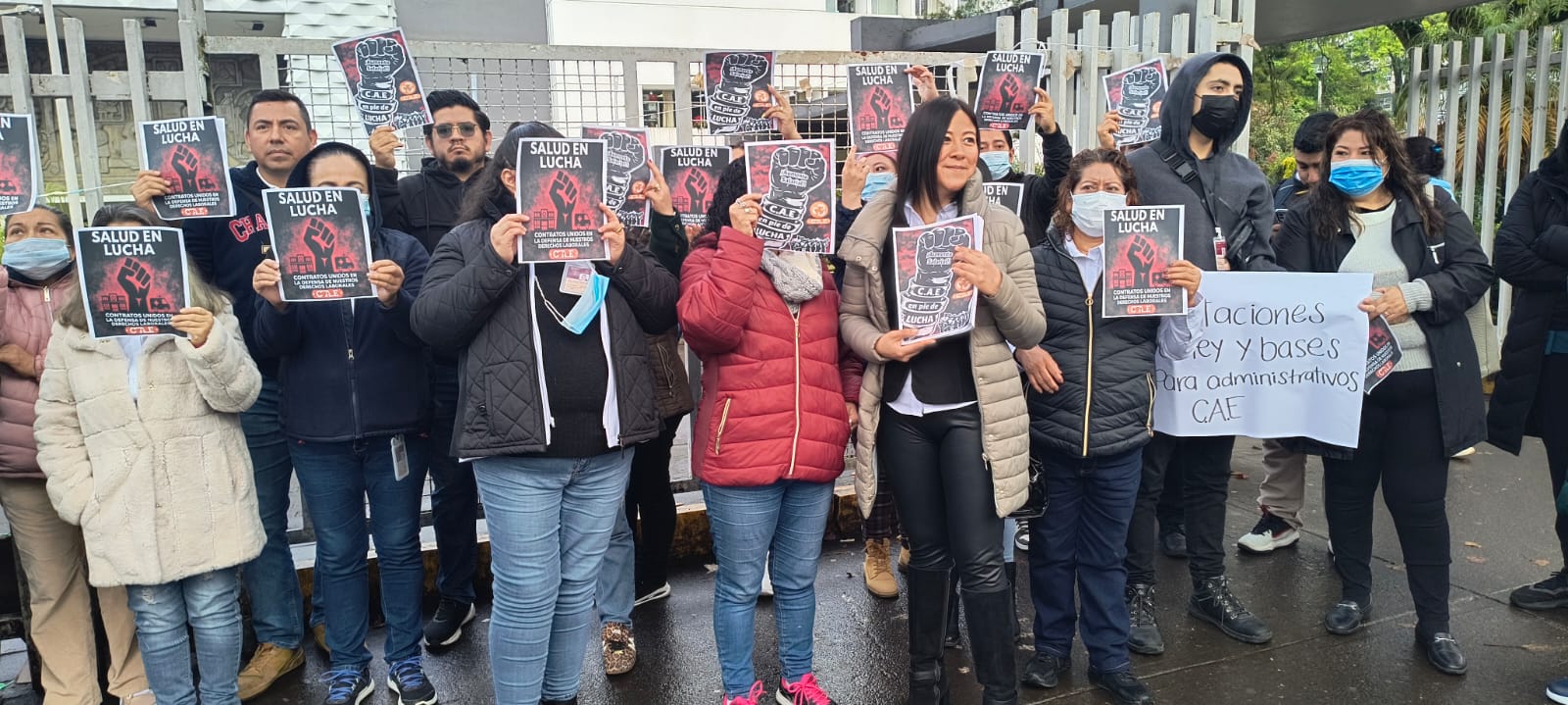 Trabajadores de salud protestan en CAE por adeudo de retroactivo salarial 2026
