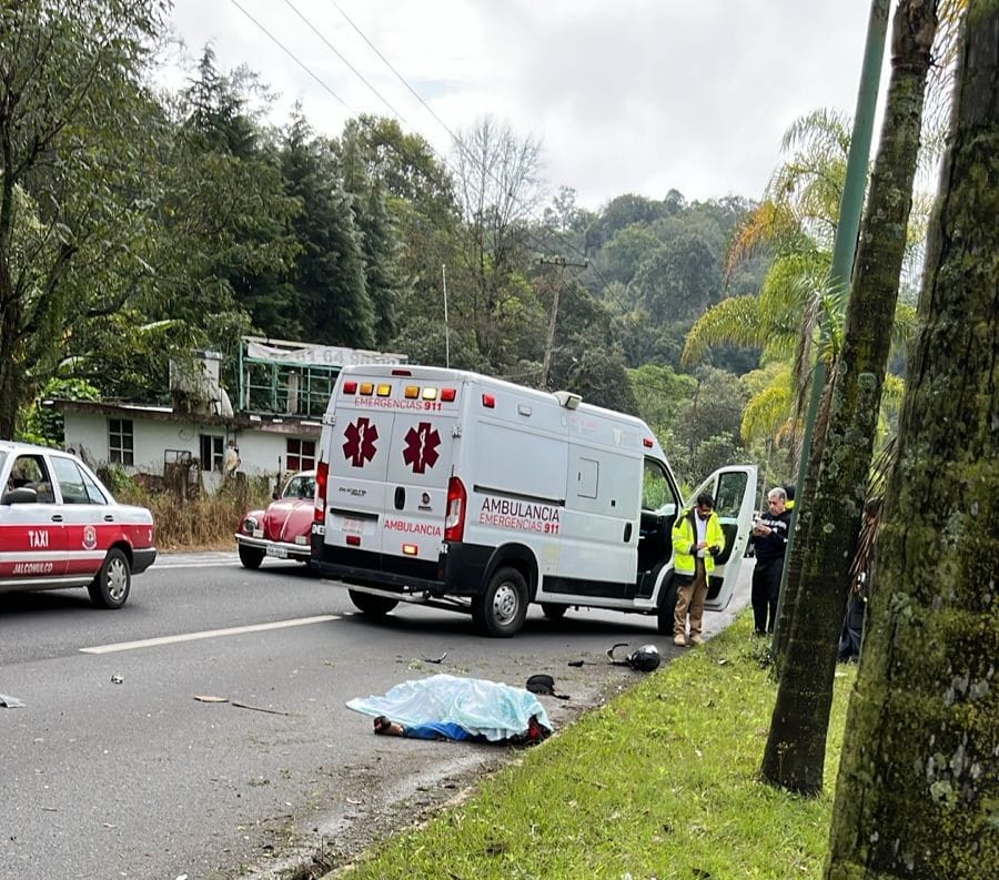 Motociclista muere tras derrapar en la carretera Xalapa–Coatepec