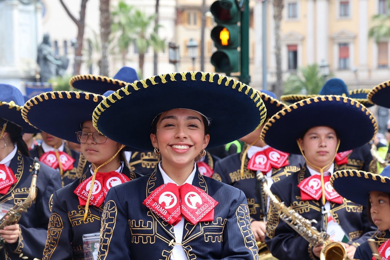 75 aniversario Colegio José de Jesús Rebolledo: desfile y Fest Band en Coatepec