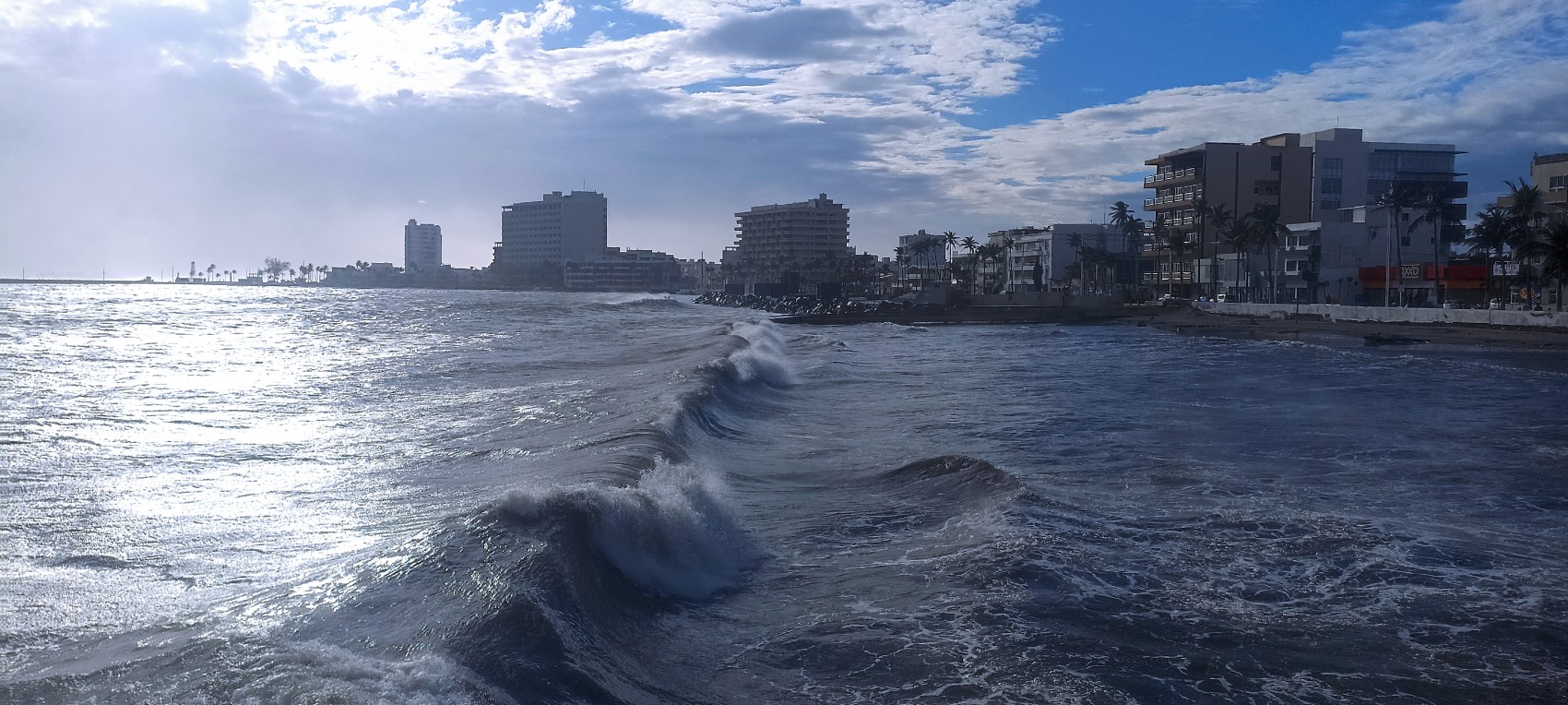 Alcanzan rachas del vierto del Norte los 92.9 km/h en el puerto de Veracruz
