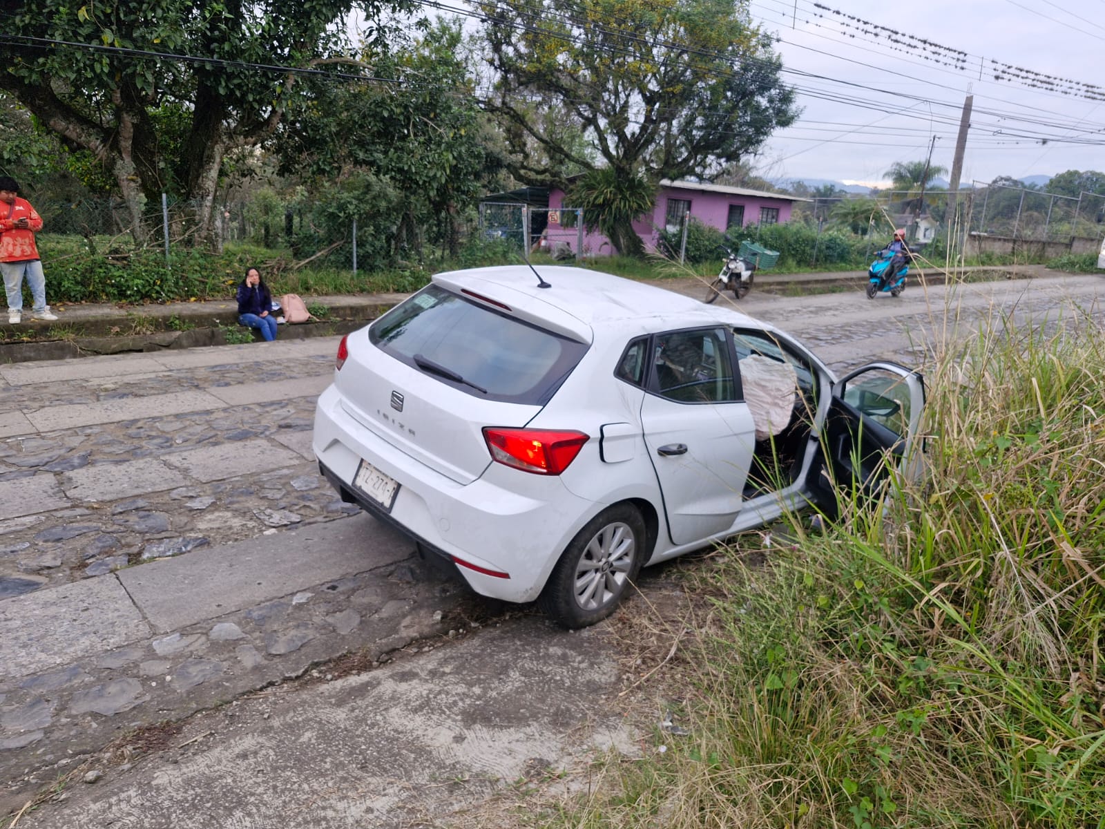 Volcadura en Calzada Morelos deja una mujer lesionada en Córdoba
