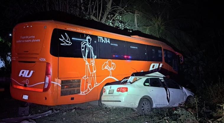 Aumentan a dos los fallecidos y una mujer herida en choque frontal en la carretera 145