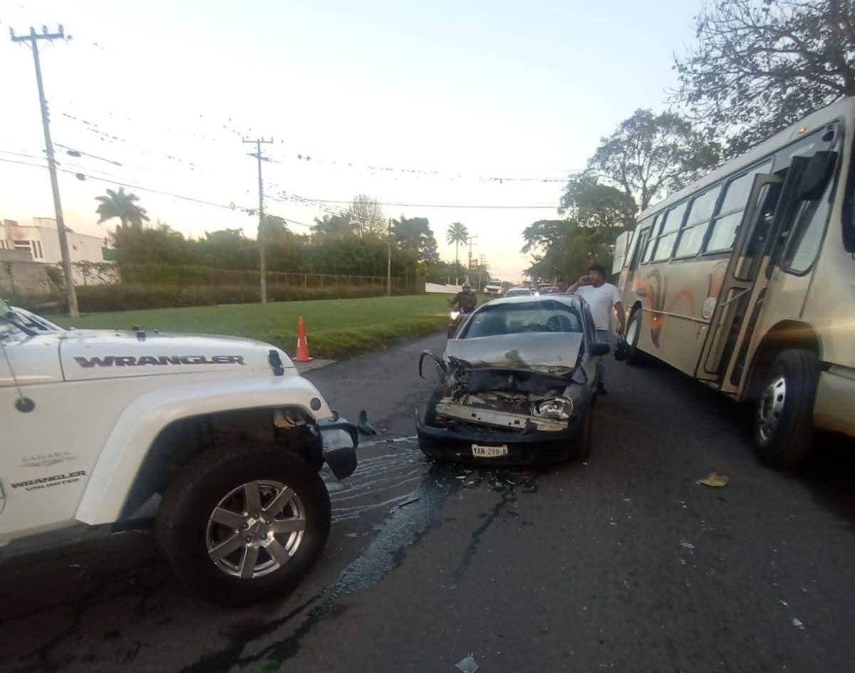 Accidente vehicular en Camino Real de Córdoba deja tráfico lento