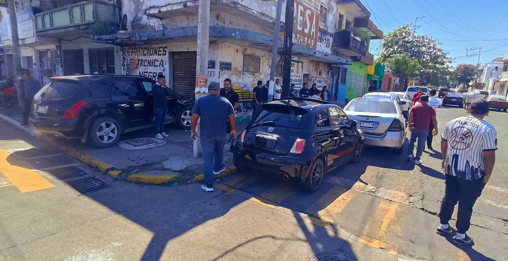 Percance vial involucra a cinco vehículos en el centro de la ciudad de Veracruz