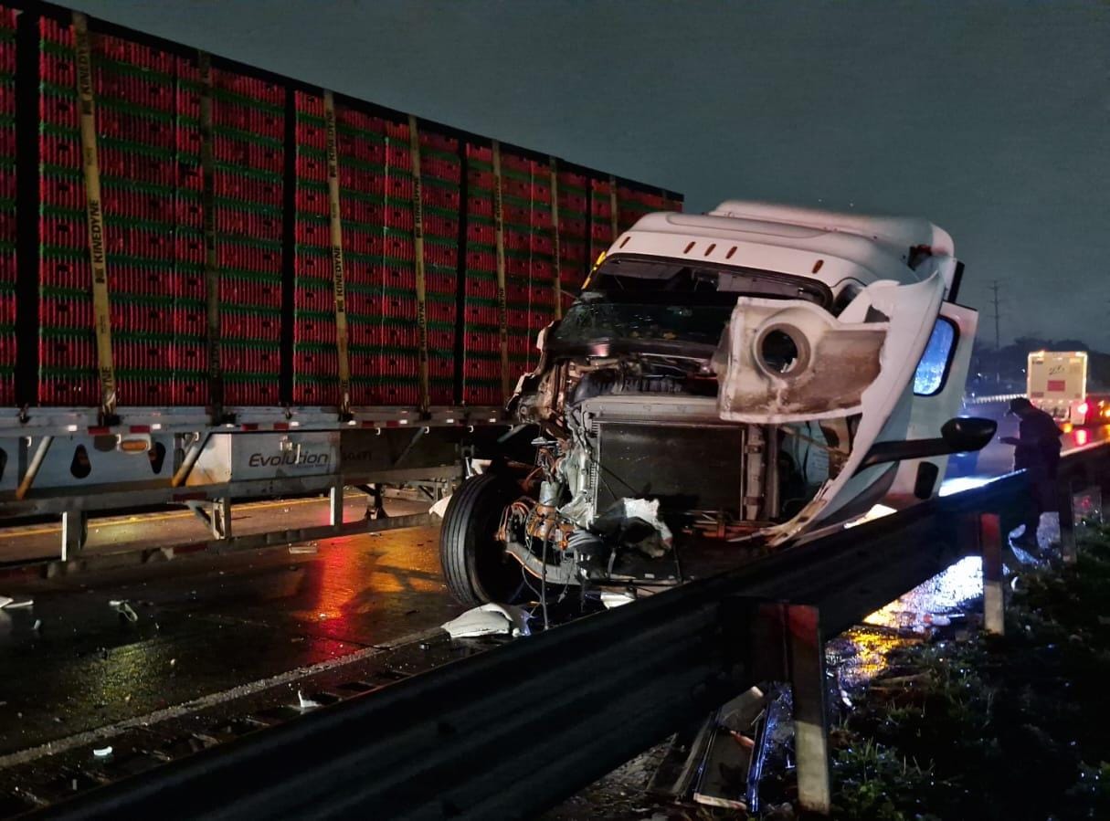 Accidente de tractocamión en autopista Orizaba–Córdoba sin lesionados