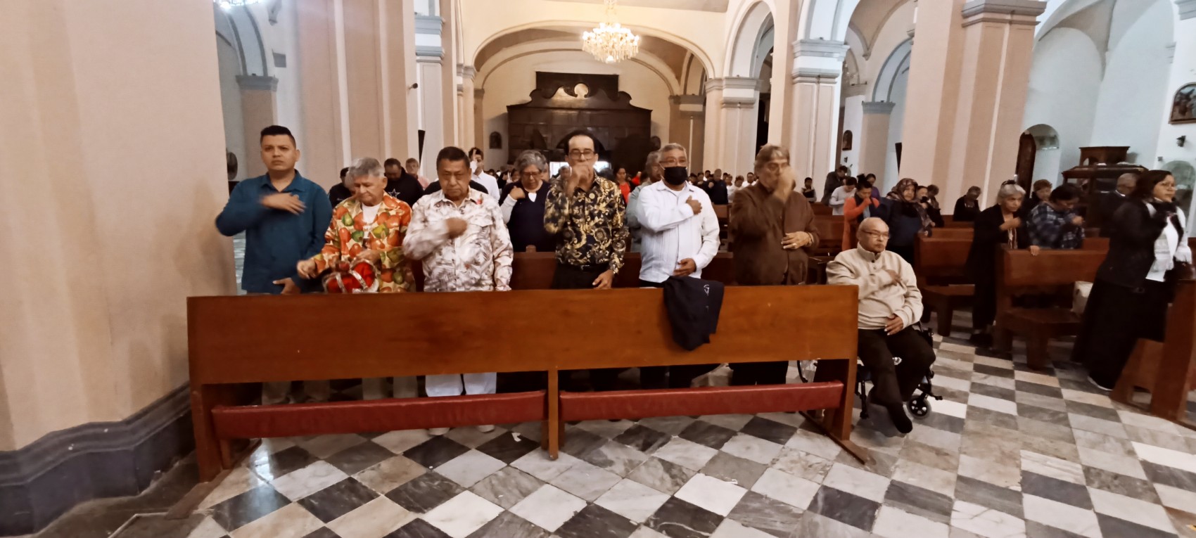 Recuerdan a ex reyes del Carnaval fallecidos con una misa en la Catedral de Veracruz