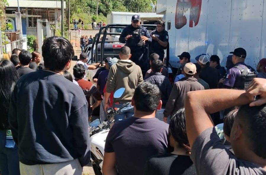 Pobladores de Pacho Viejo retienen y golpean a dos presuntos ladrones