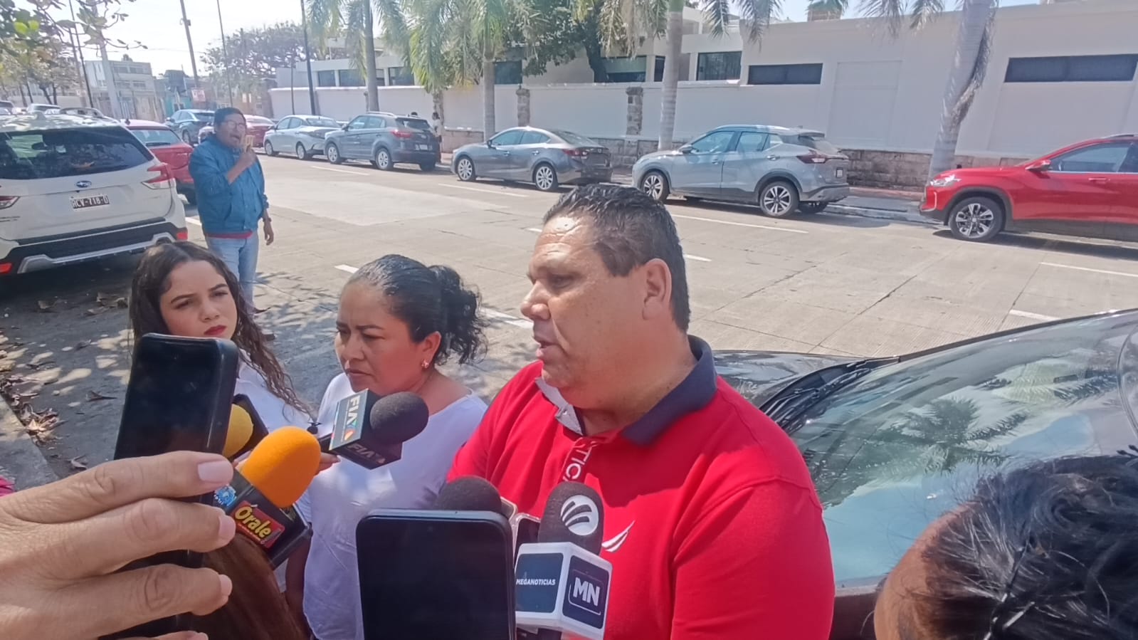 Demandan familiares de taxistas lesionados a compañía responsabilizarse de gastos médicos