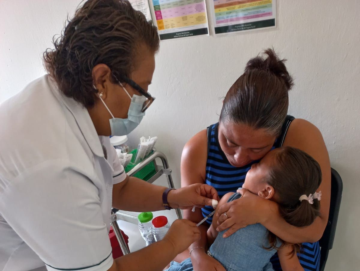 IMSS Veracruz Norte contratará personal de enfermería para campaña de vacunación