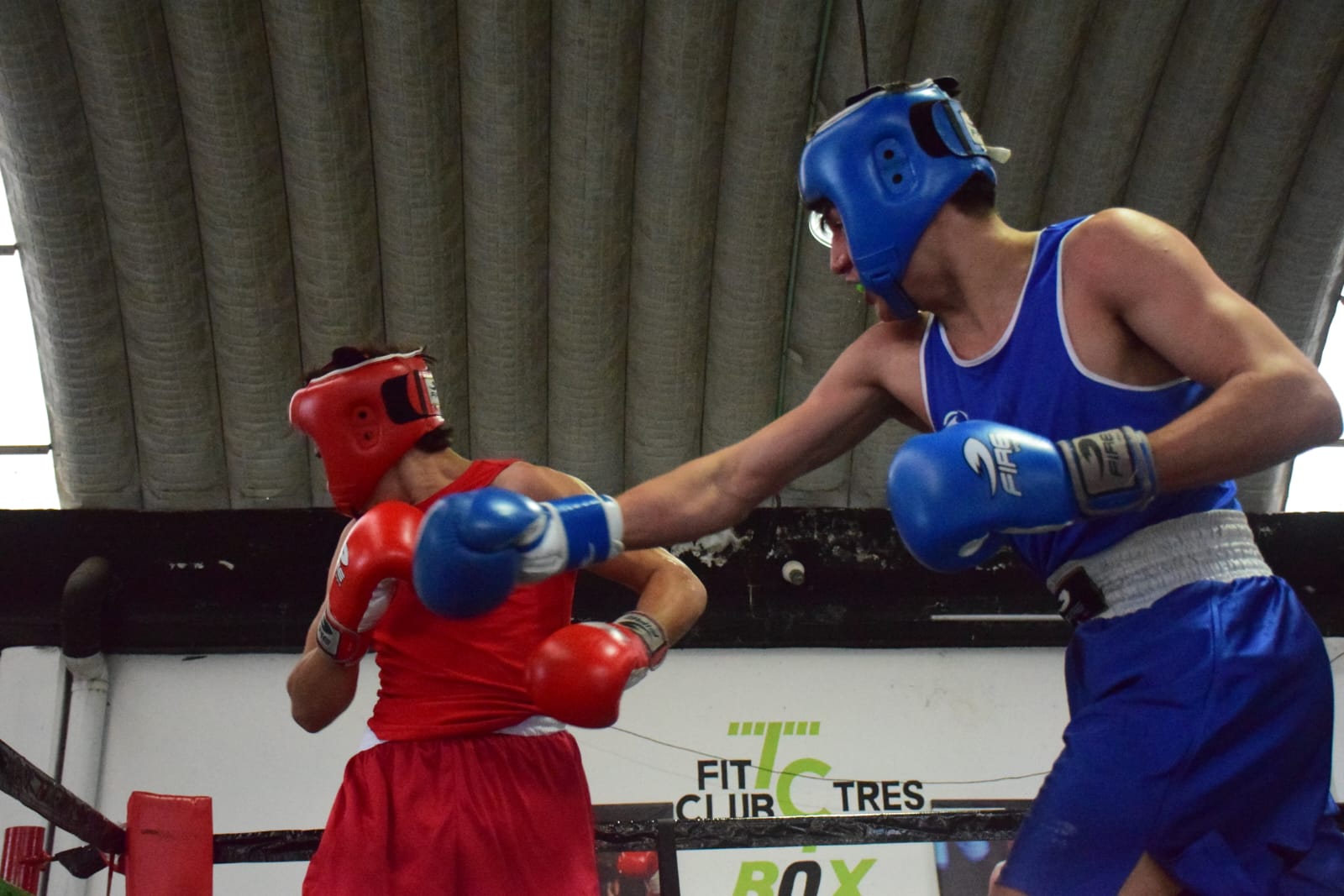 Cinco mil deportistas impartirán clases de box a 100 mil jóvenes del país
