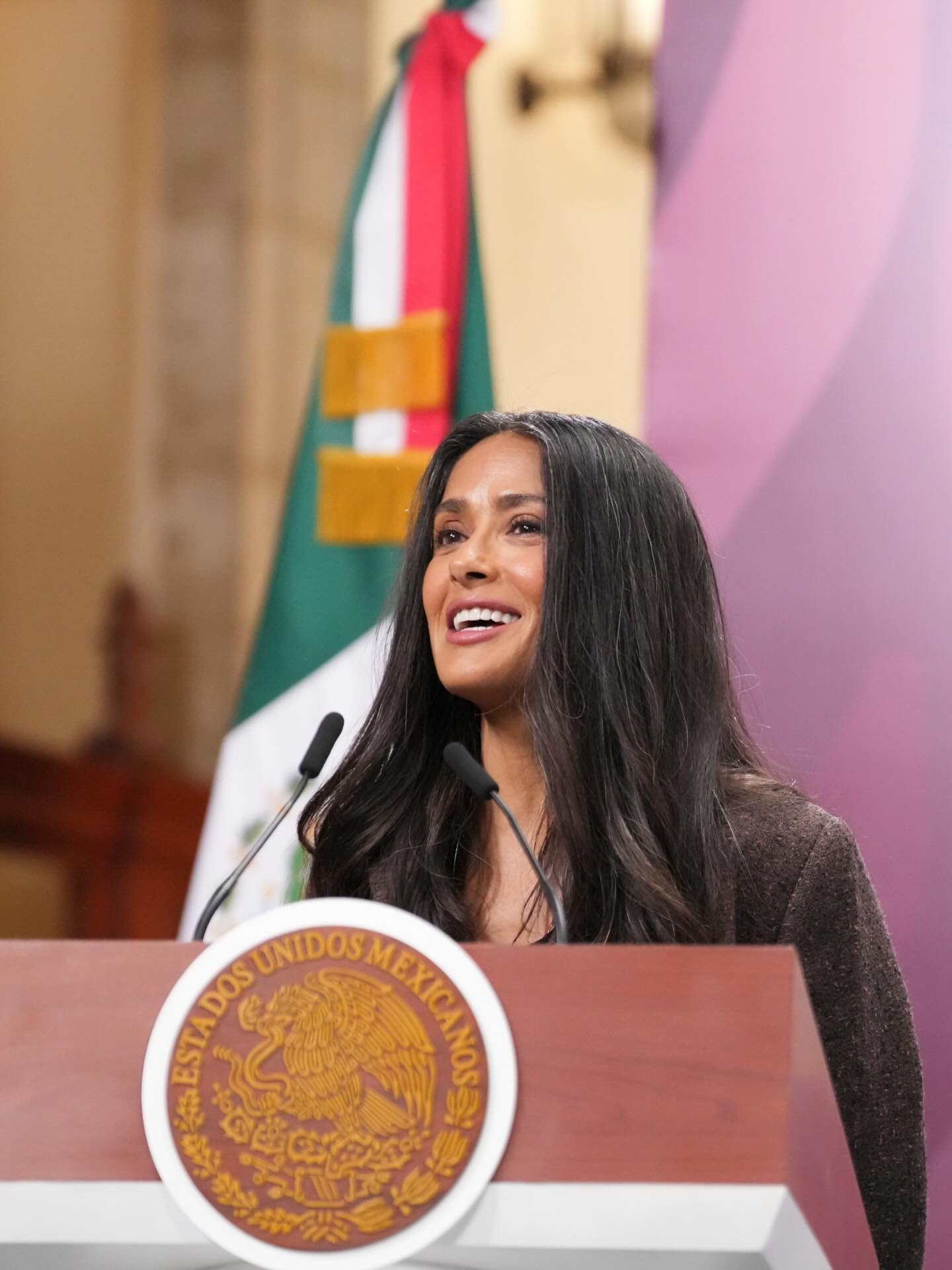 Salma Hayek agradece apoyo de Rocío Nahle y veracruanos para filmar su película