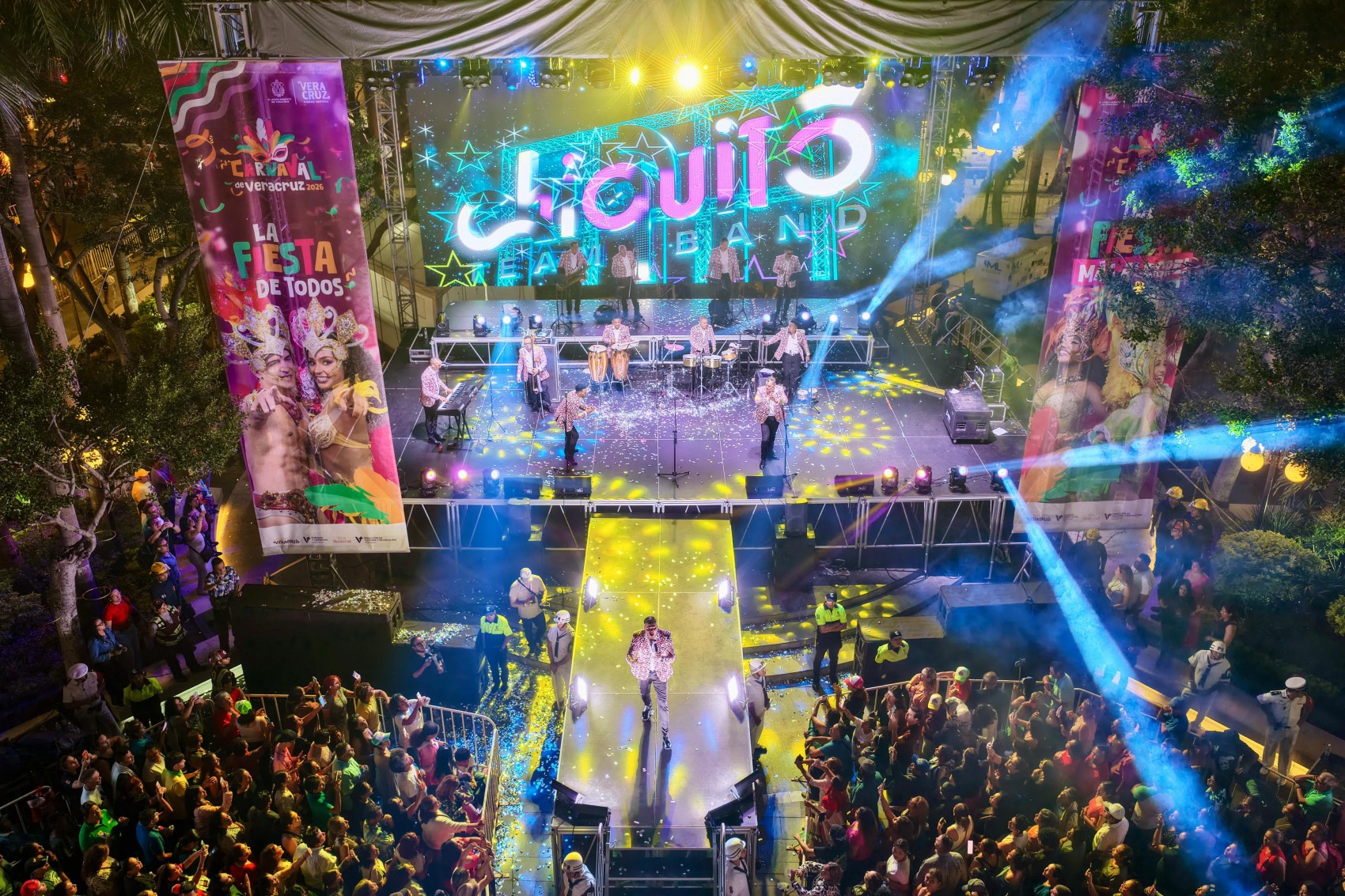 Chiquito Team Band pone a bailar a miles en el Entierro de Juan Carnaval