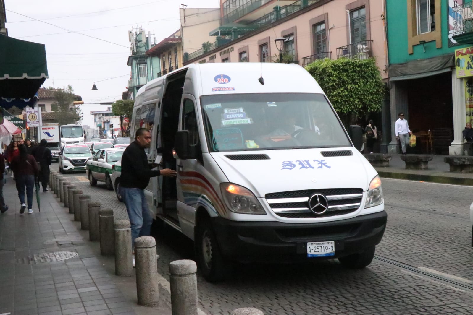 Concesionarios de combis en Xalapa piden ampliar concesiones tras 44 años