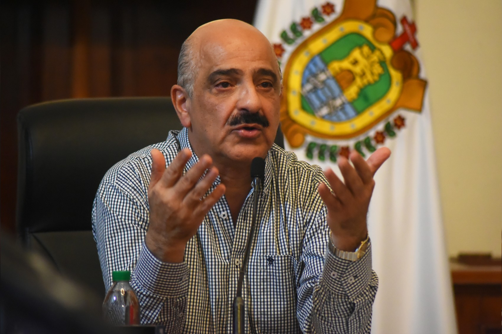 Escoltas armados de alcalde de Santiago generan alarma en Xalapa: Ahued