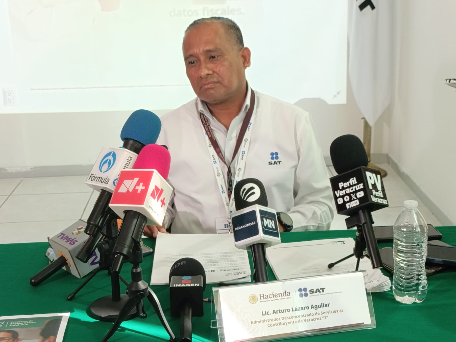 Multas de hasta 122 mil pesos a quienes condicionen facturas a la entrega de constancia fiscal: SAT