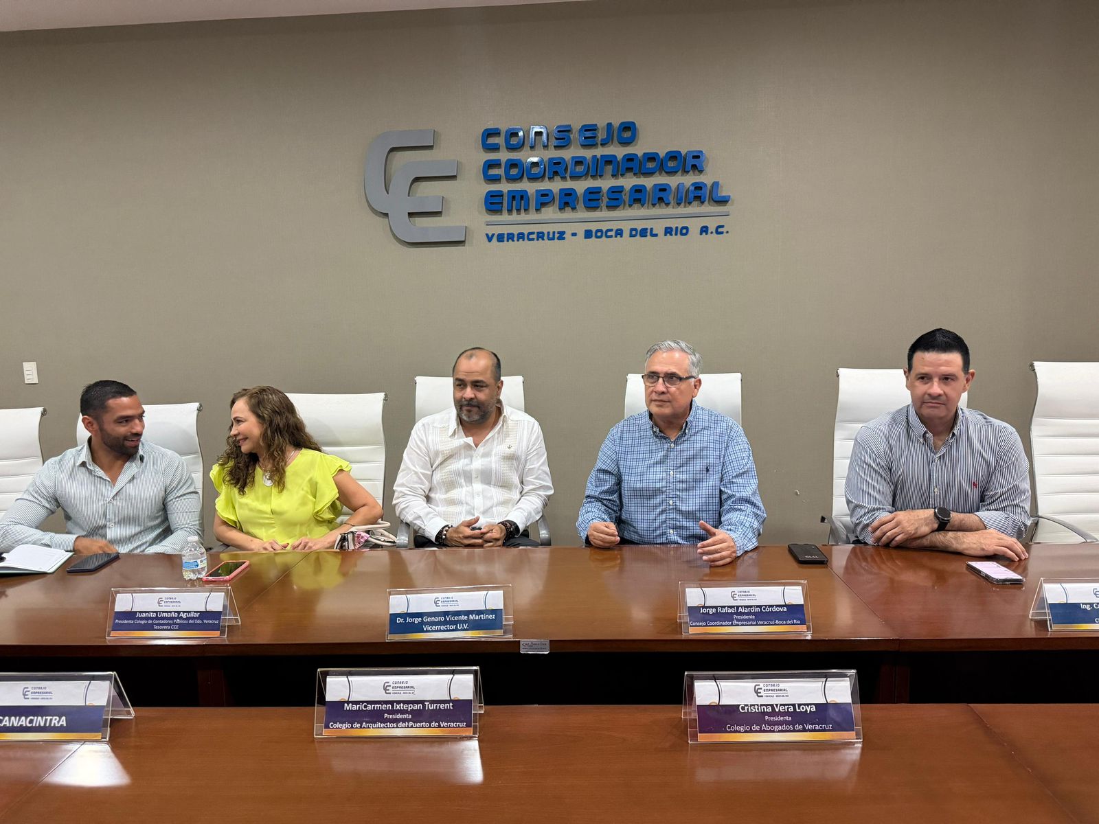 CCE y UV fortalecen alianza para impulsar formación dual