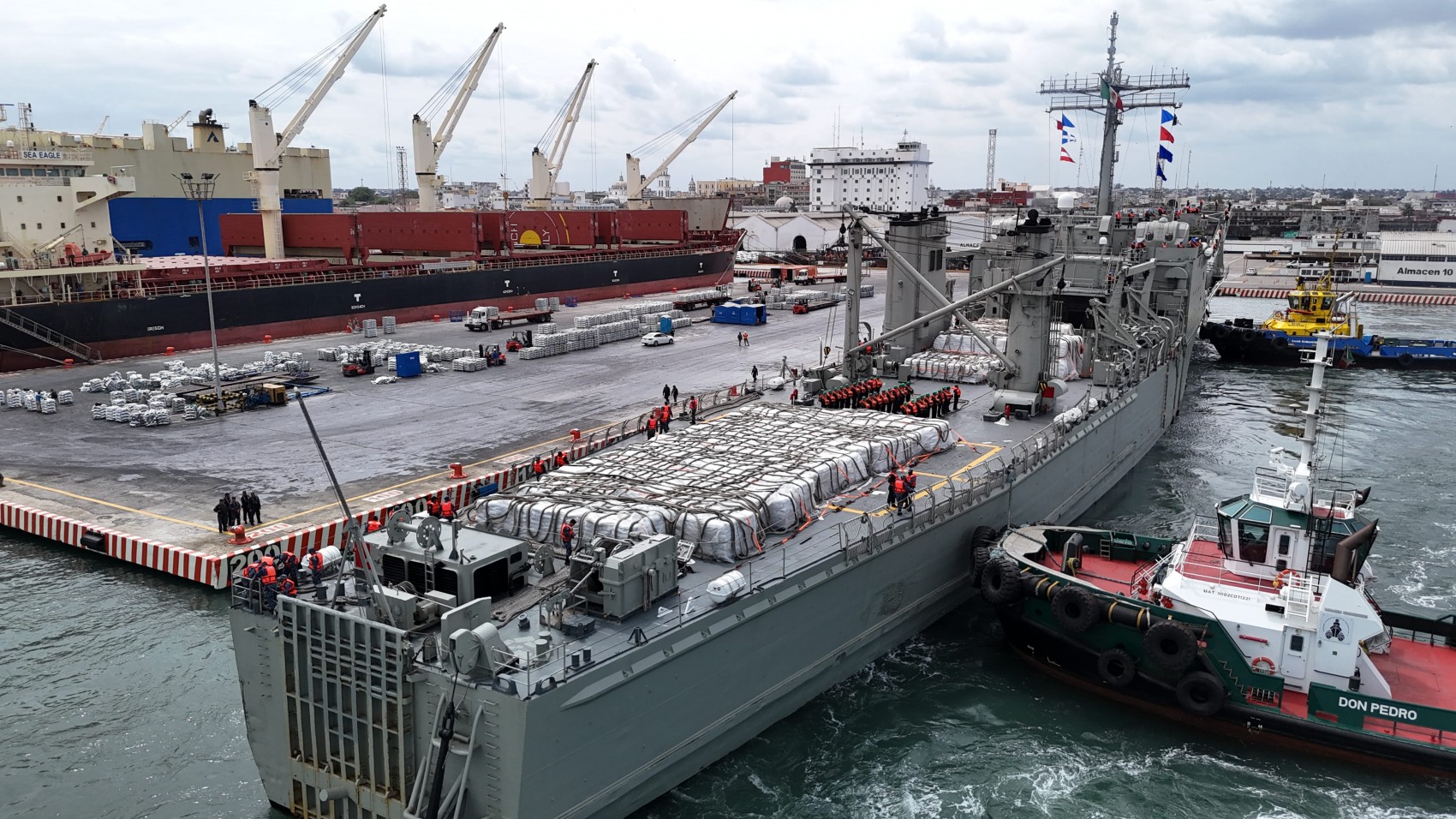 Desde Veracruz zarpan buques con 1,193 toneladas de ayuda a Cuba