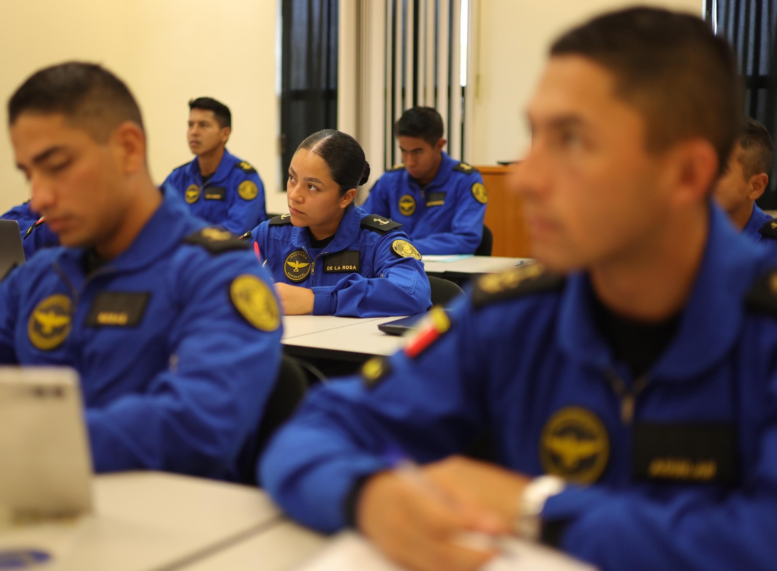 Cadetes de la Heroica Escuela Naval Militar asisten a Curso de Inglés Técnico Aeronáutico de Comunicaciones