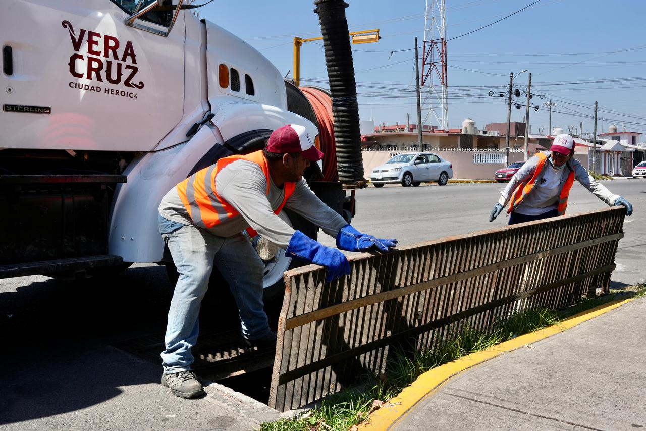 Refuerzan mantenimiento de la infraestructura urbana en Veracruz