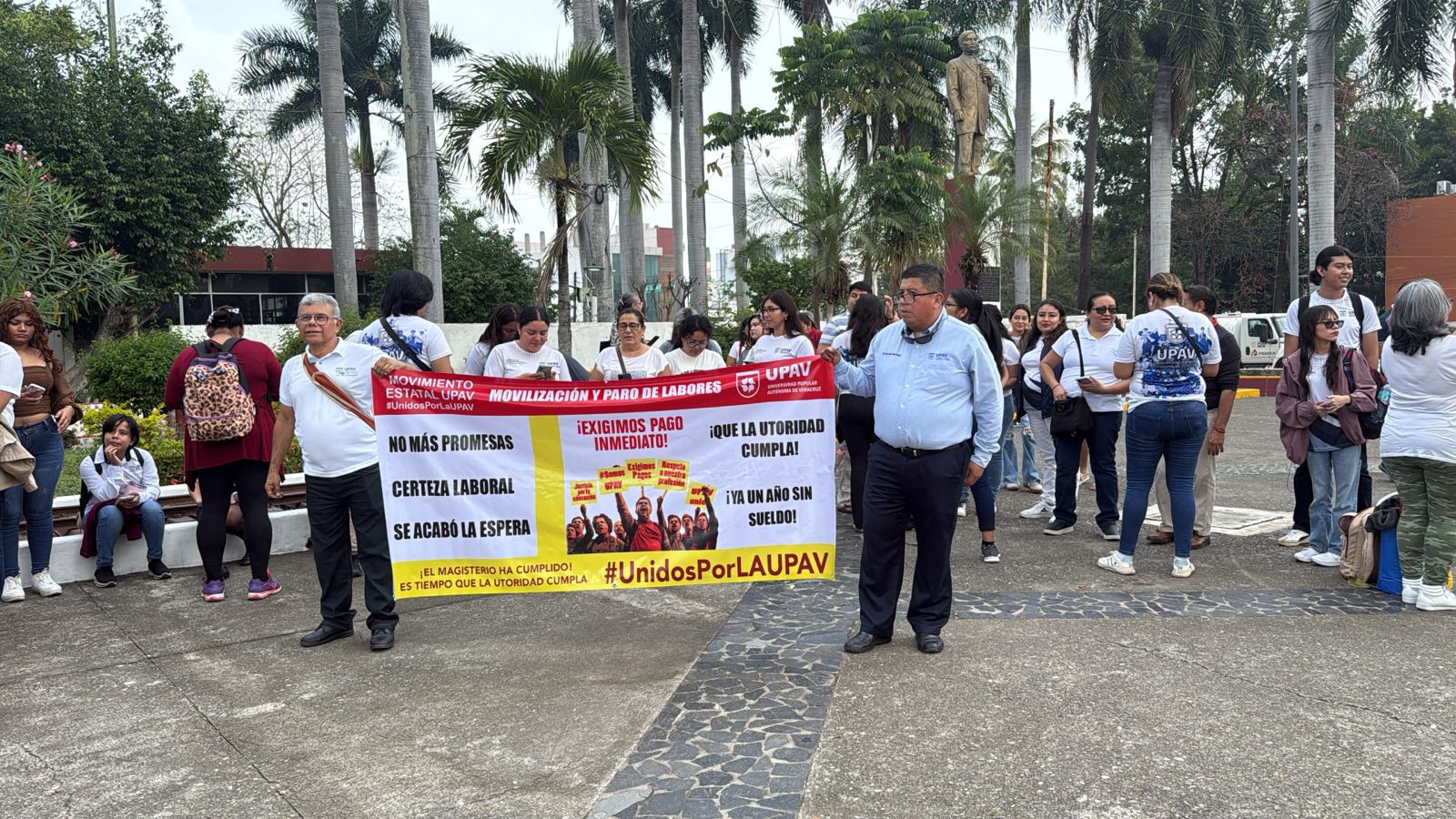 Docentes de UPAV bloquean vialidades en Poza Rica y Papantla