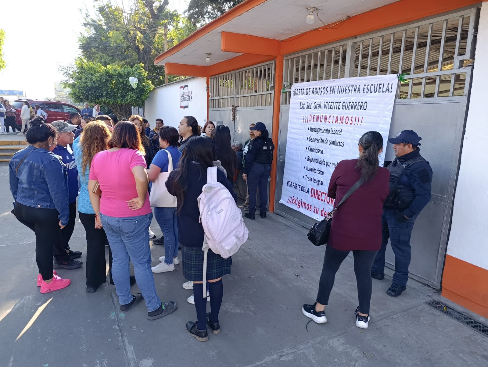 SNTE cierra Secundaria Vicente Guerrero en Río Blanco