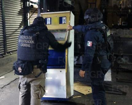 FGR asegura 50 máquinas tragamonedas en cateos en el puerto de Veracruz