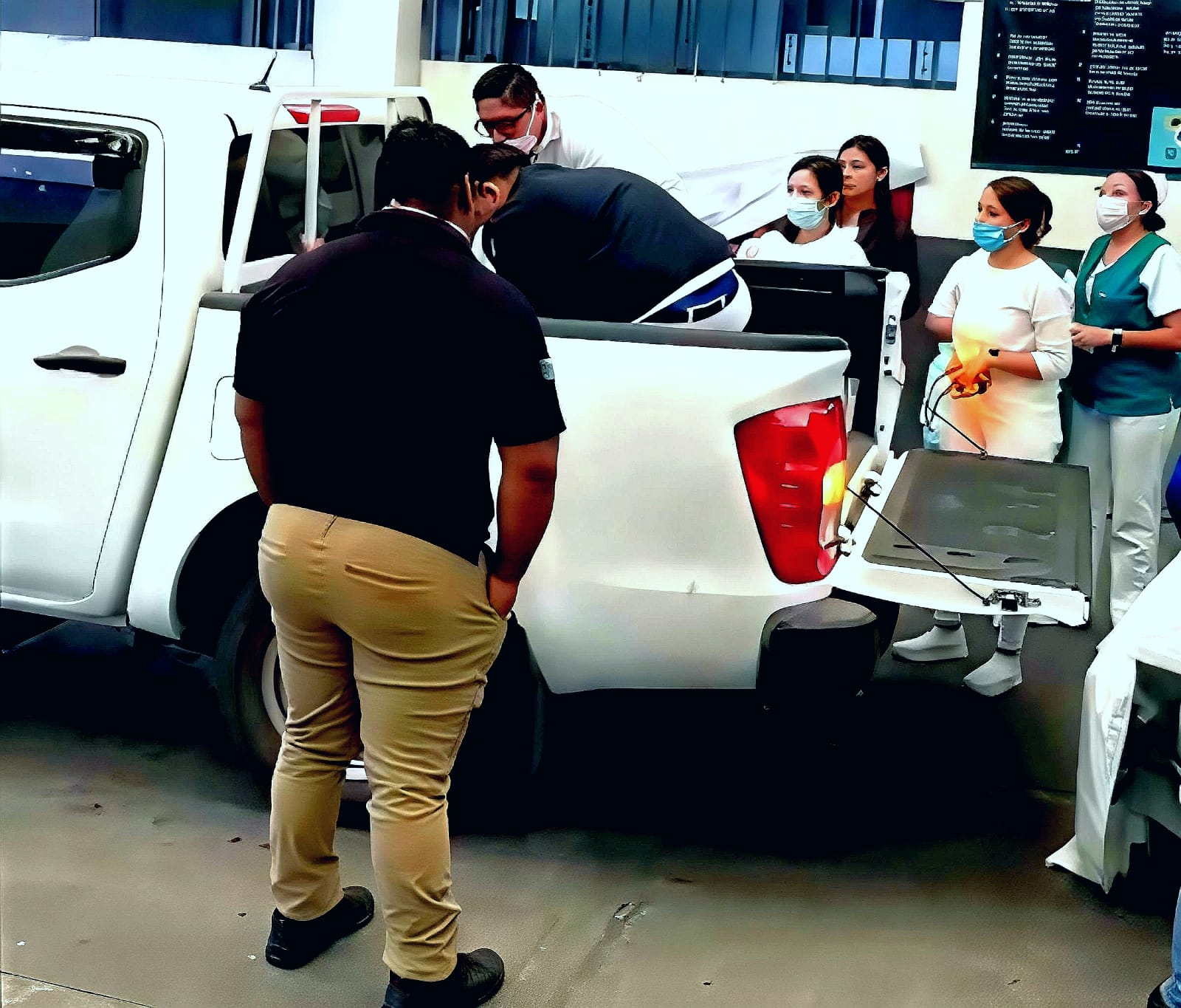 Nace bebé en camioneta frente a hospital de Río Blanco