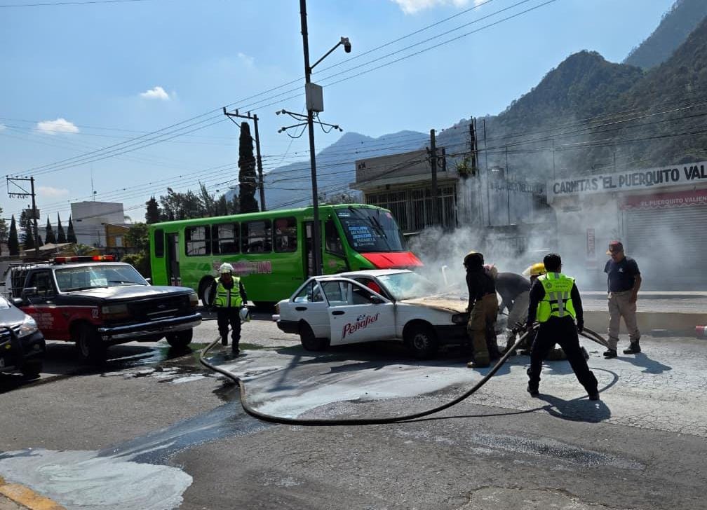 Incendio en automóvil en Río Blanco moviliza a bomberos