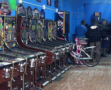 Cateo en Perote: FGR asegura 25 tragamonedas y detiene a mujer