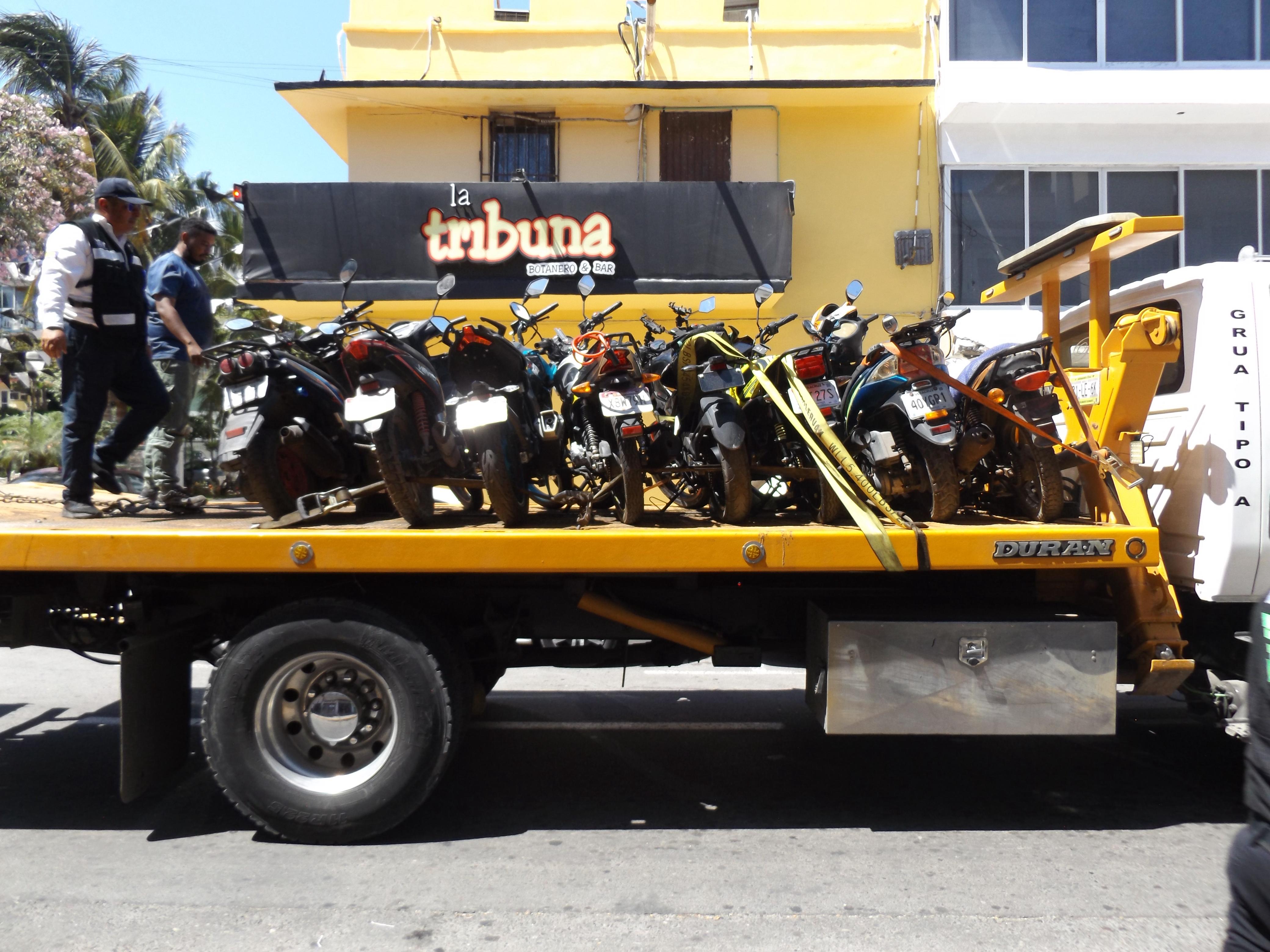 Retiran motocicletas estacionadas en callejones y andadores del Centro Histórico de Veracruz