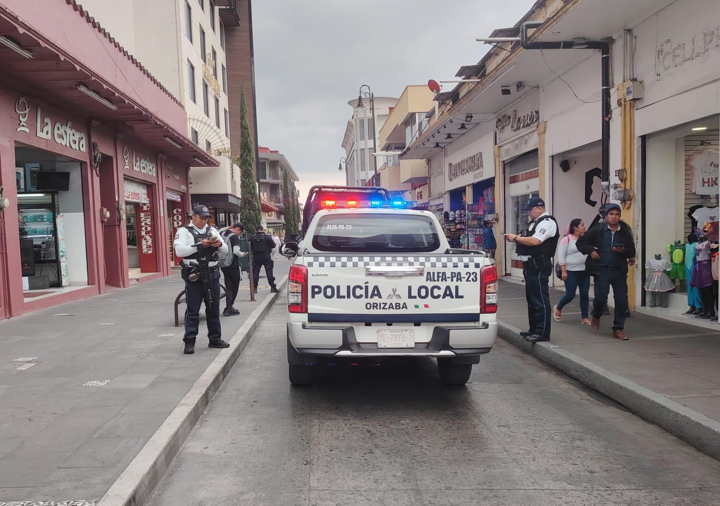 Sujeto asalta tienda en pleno centro de Orizaba