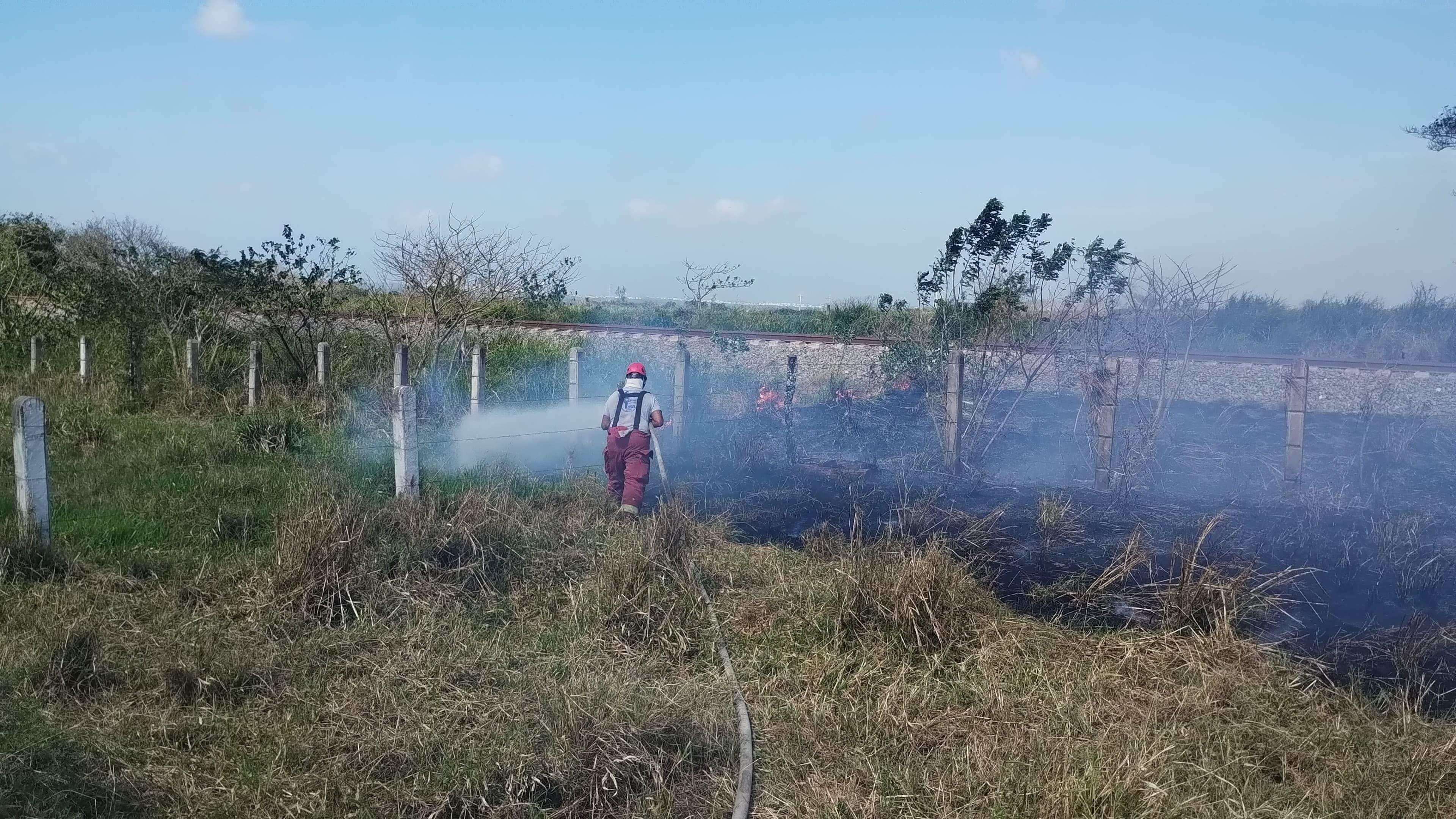 Protección Civil de Medellín atiende más de cinco incendios de pastizal y llama a prevenir siniestros