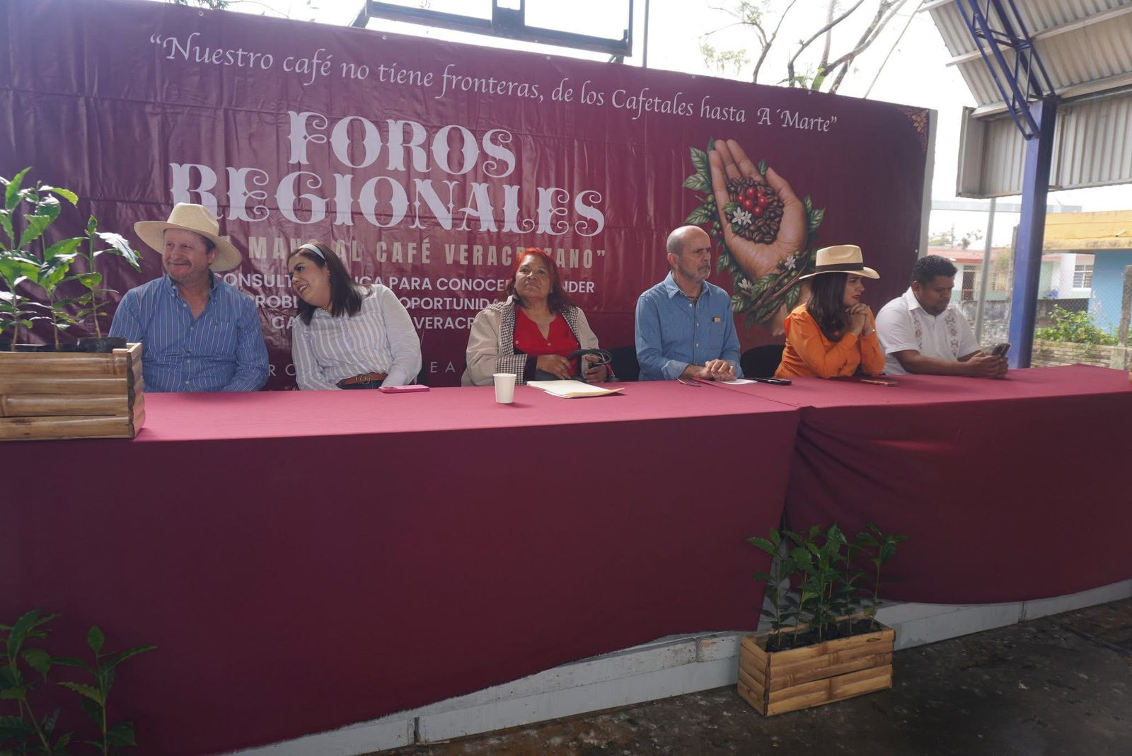 Cafetaleros de Veracruz plantean propuestas en foro regional