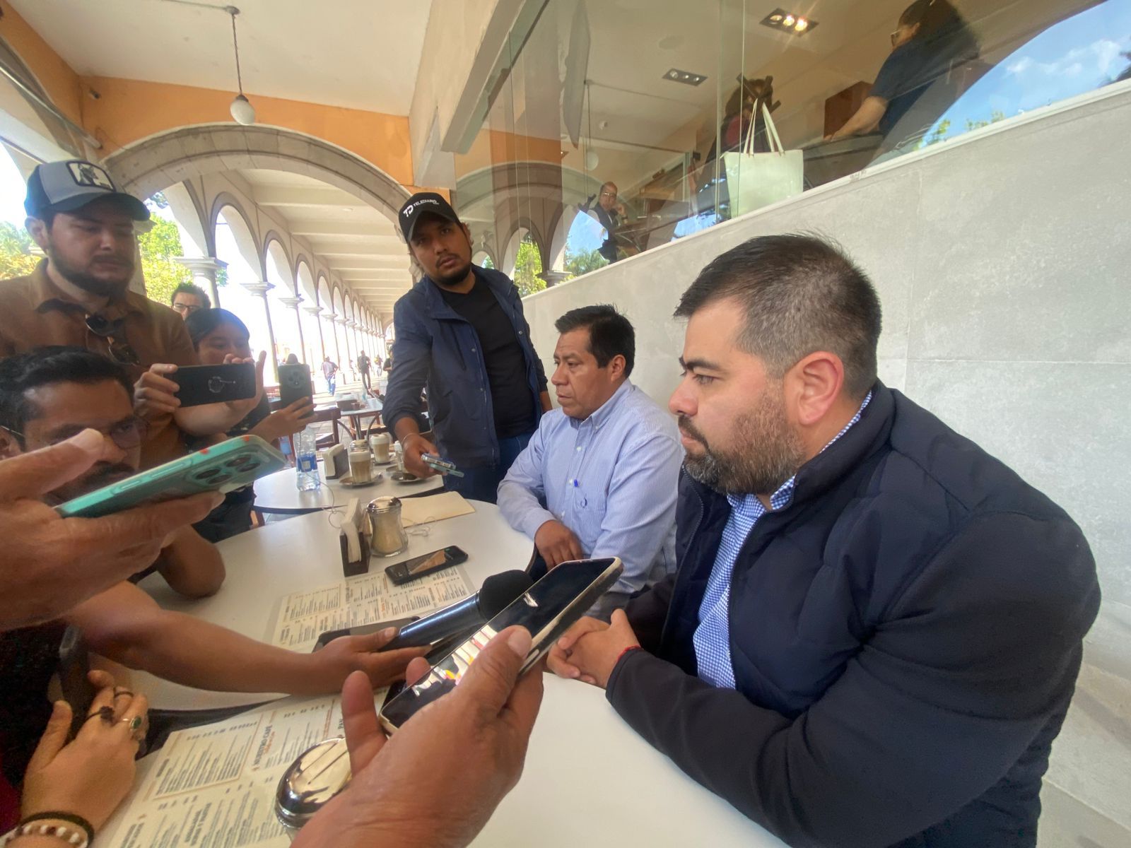 Alcaldes de Atlahuilco y Tequila dejan oposición y se suman a Morena