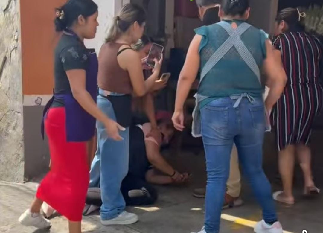 Riña entre comerciante embarazada e inspectora en mercado de Orizaba