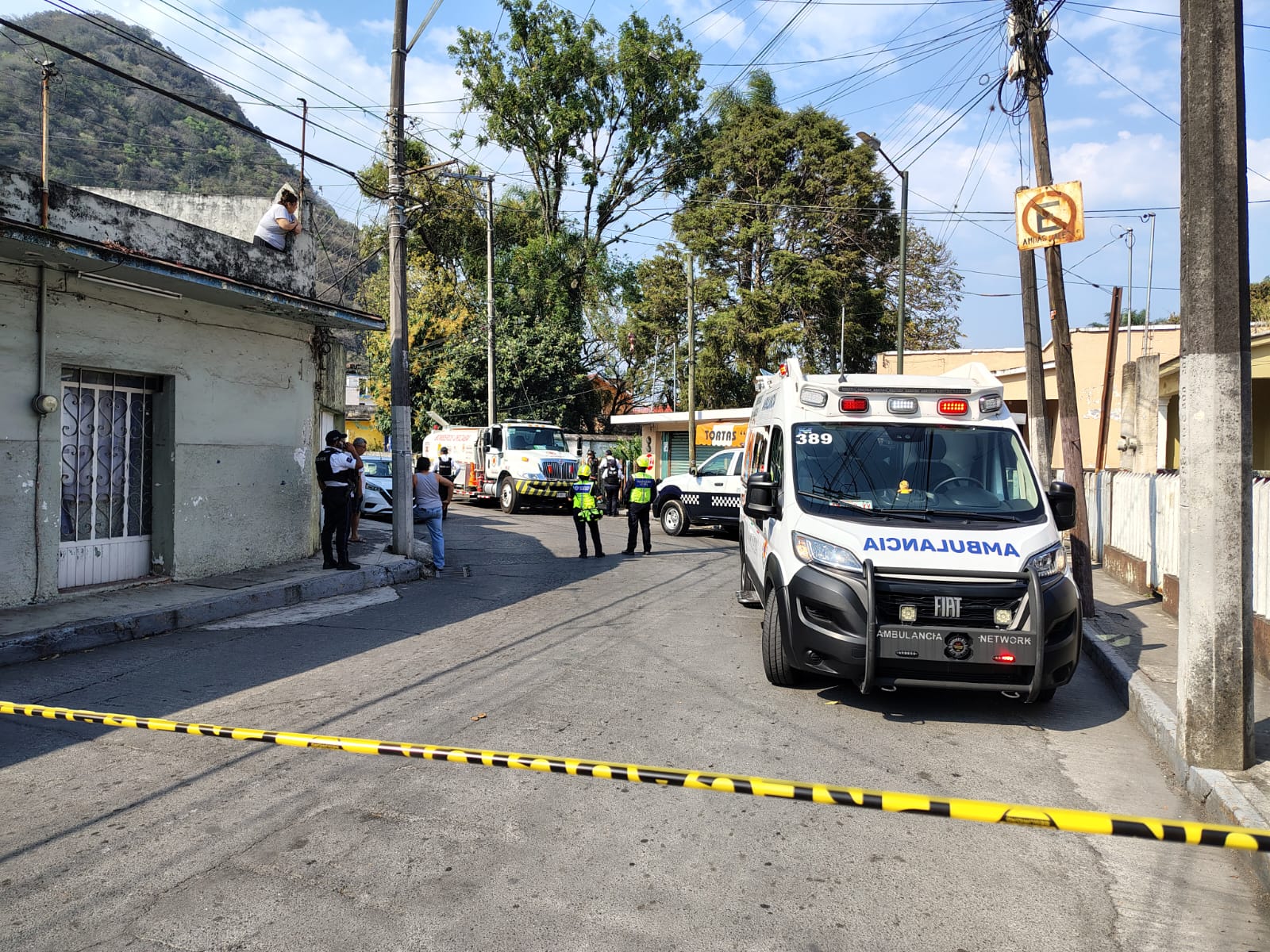 Incendio en vivienda de Orizaba moviliza a bomberos y policías
