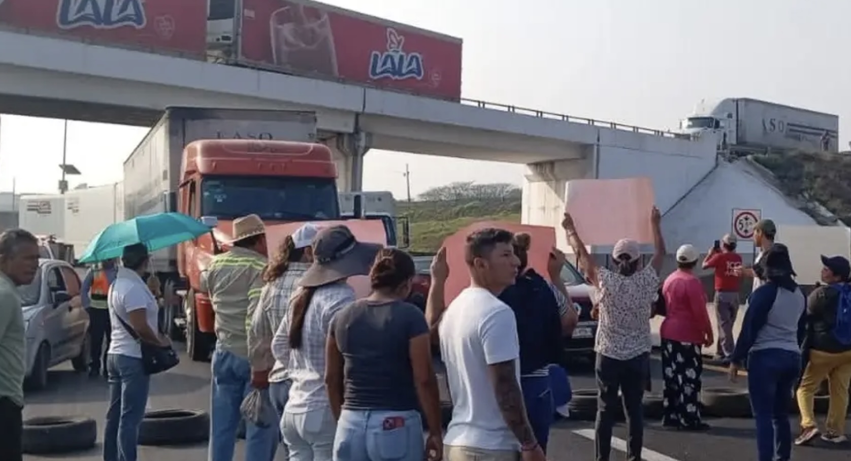 Nahle se topa con bloqueo por caseta de San Julián