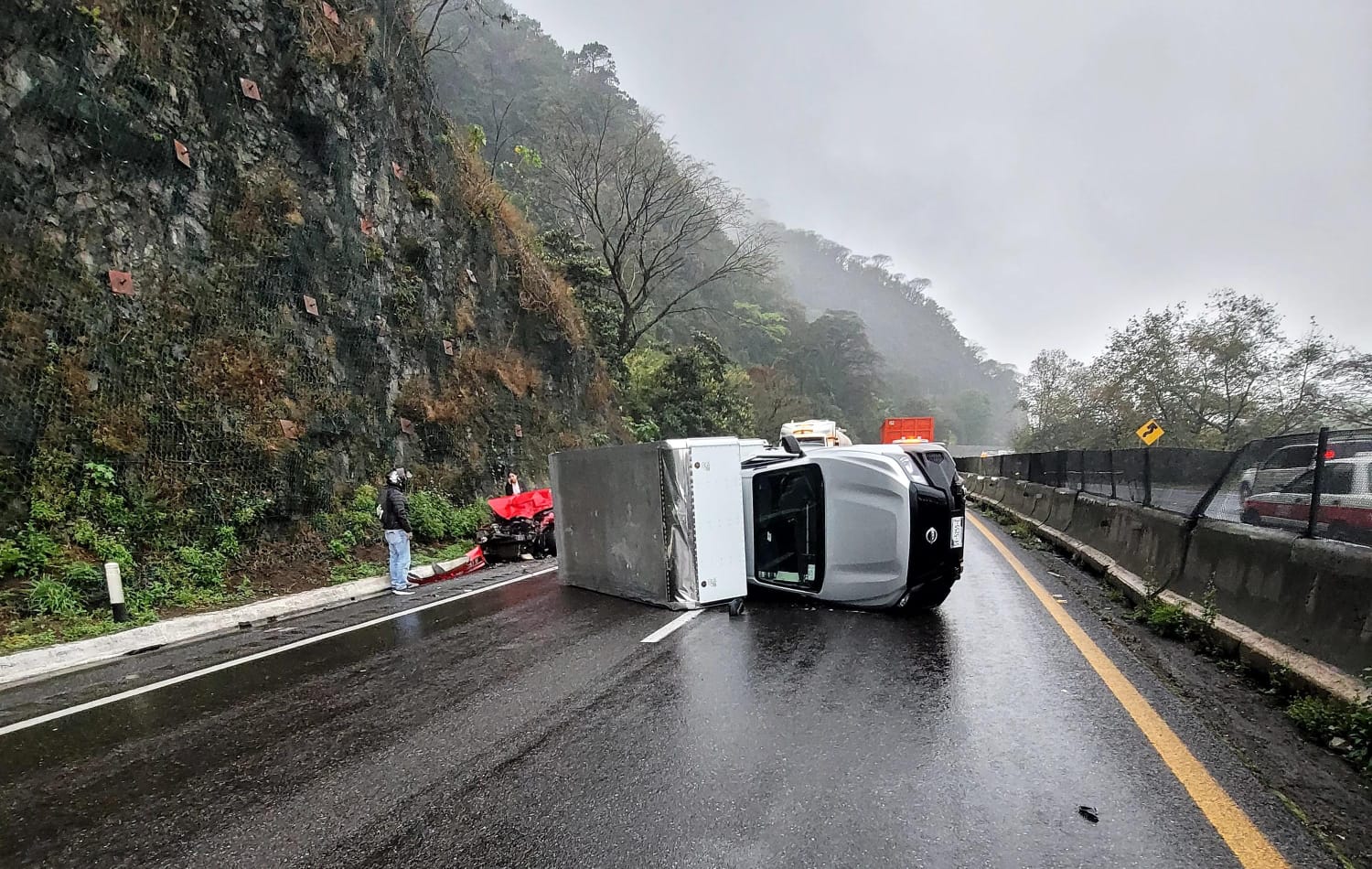 Tres accidentes en autopista Puebla-Orizaba causan caos vial