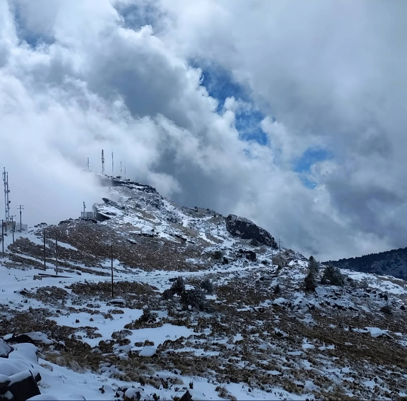Nevada en Cofre de Perote continúa este martes