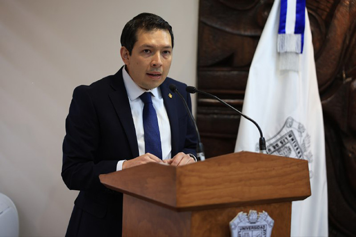 UV nombra a Heroy Muñoz como nuevo Abogado General