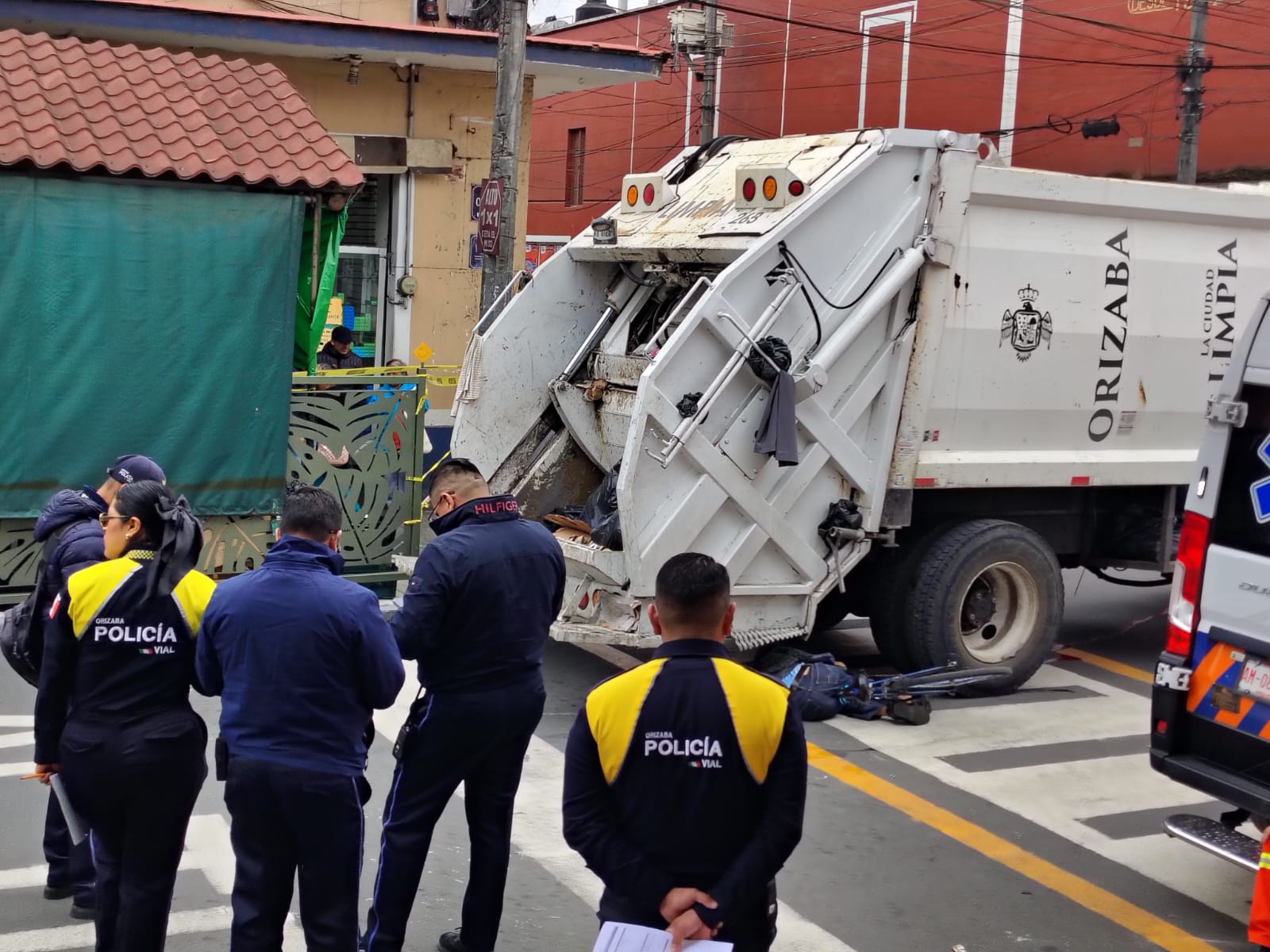 Camión de Limpia Pública atropella y mata a ciclista de 48 años